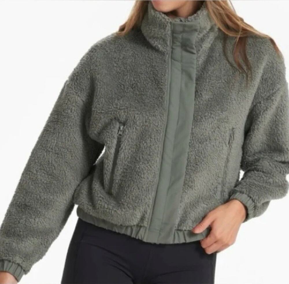 Vuori Women's Sz M Cozy Sherpa Jacket High Pile Fleece Full Zip Dusty Pine Green